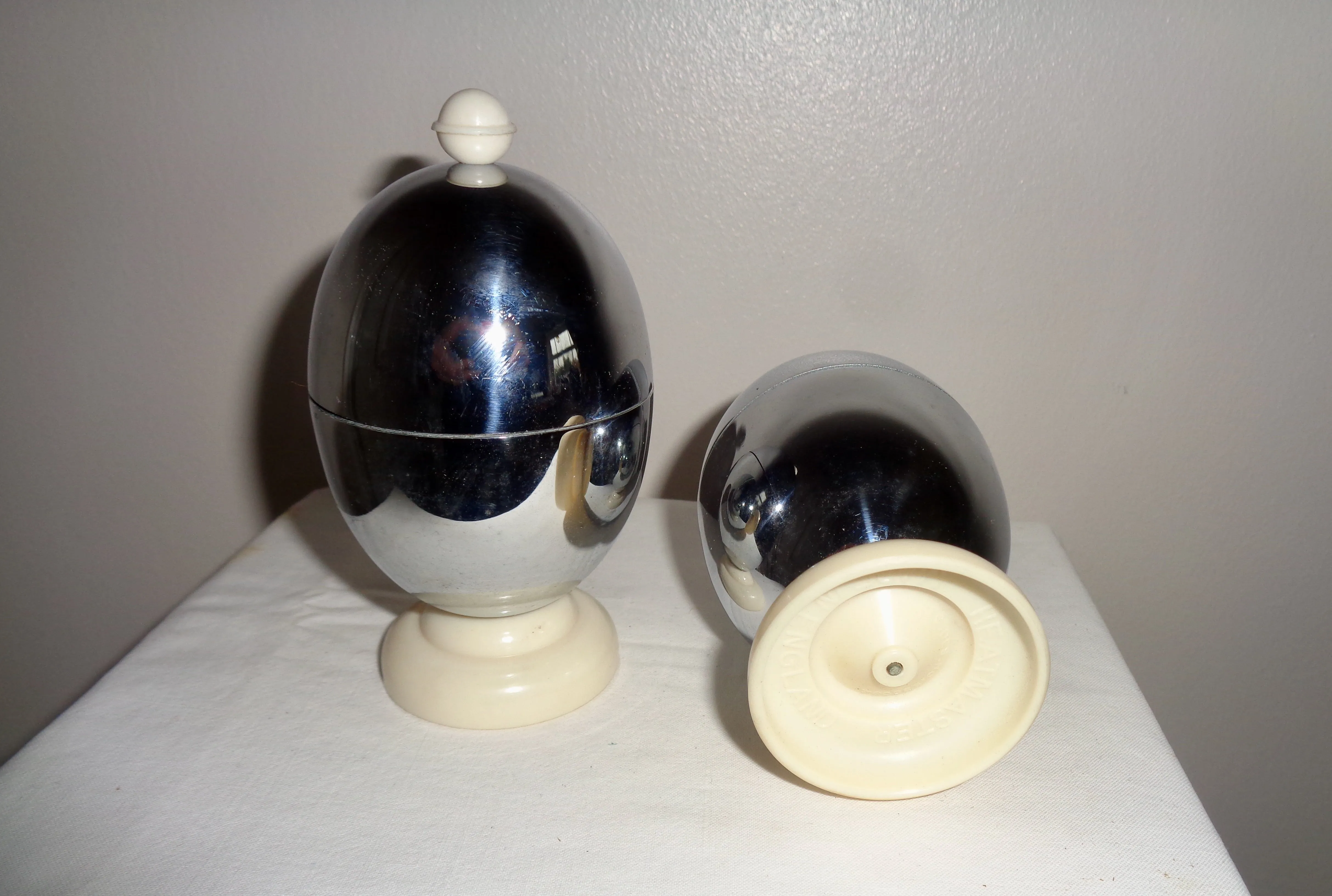 1940s Vintage Heatmaster Insulated Egg Cups Boxed Pair