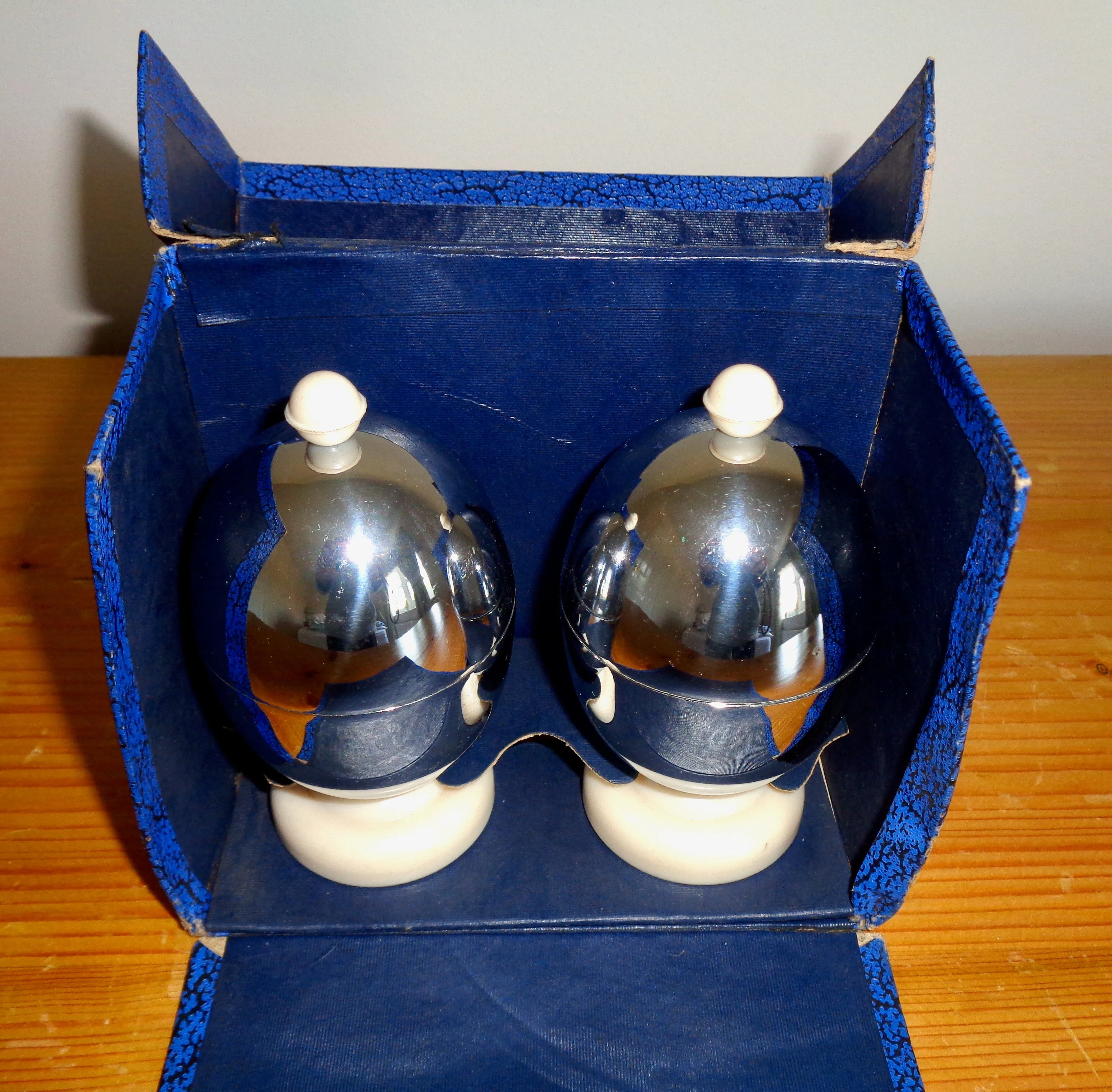 1940s Vintage Kosy Kraft Insulated Egg Cups Boxed Pair