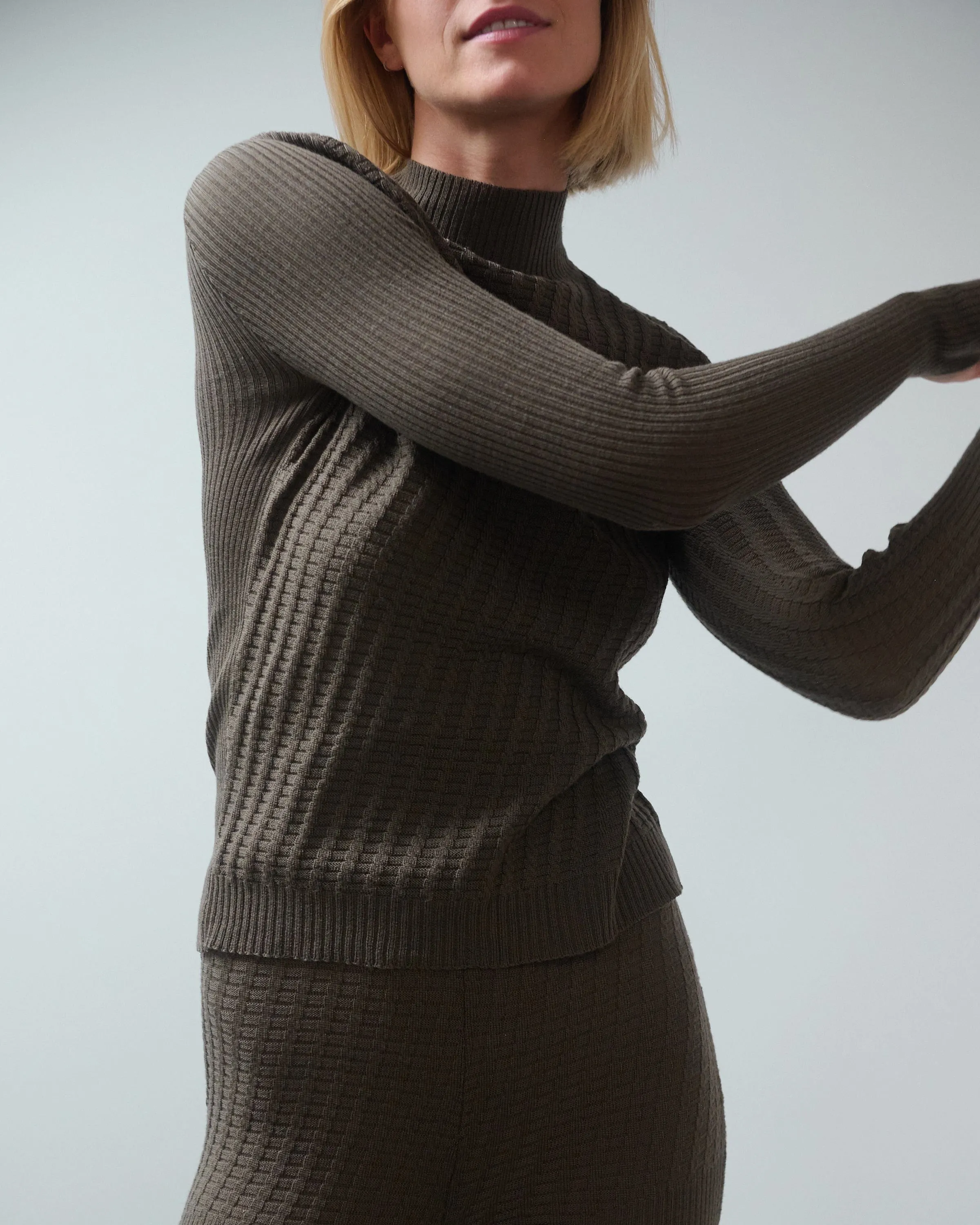 Žaltys: Nettle Merino Wool Turtleneck