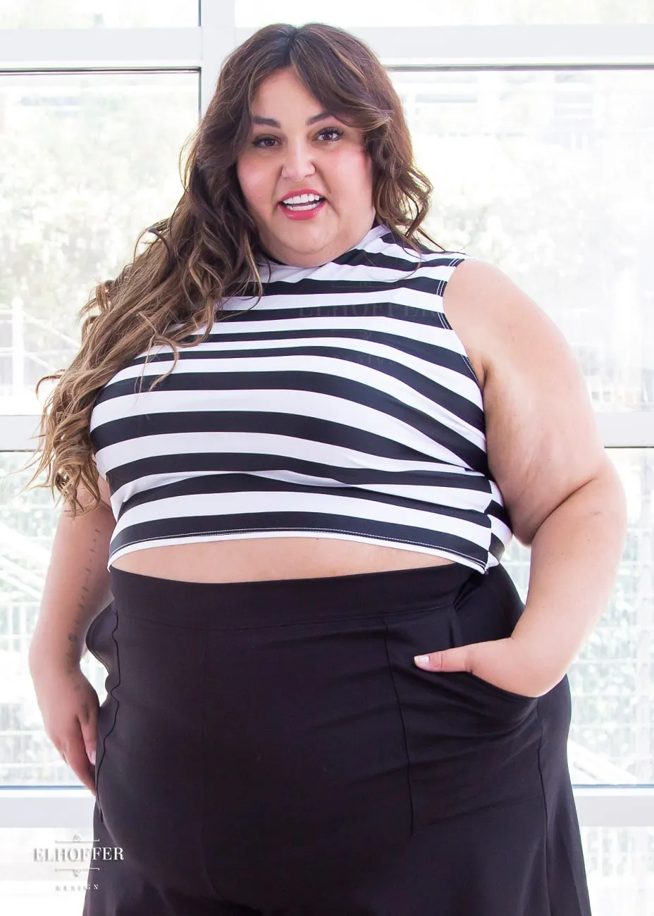 Essential Jes Crop Top - Showtime Stripe