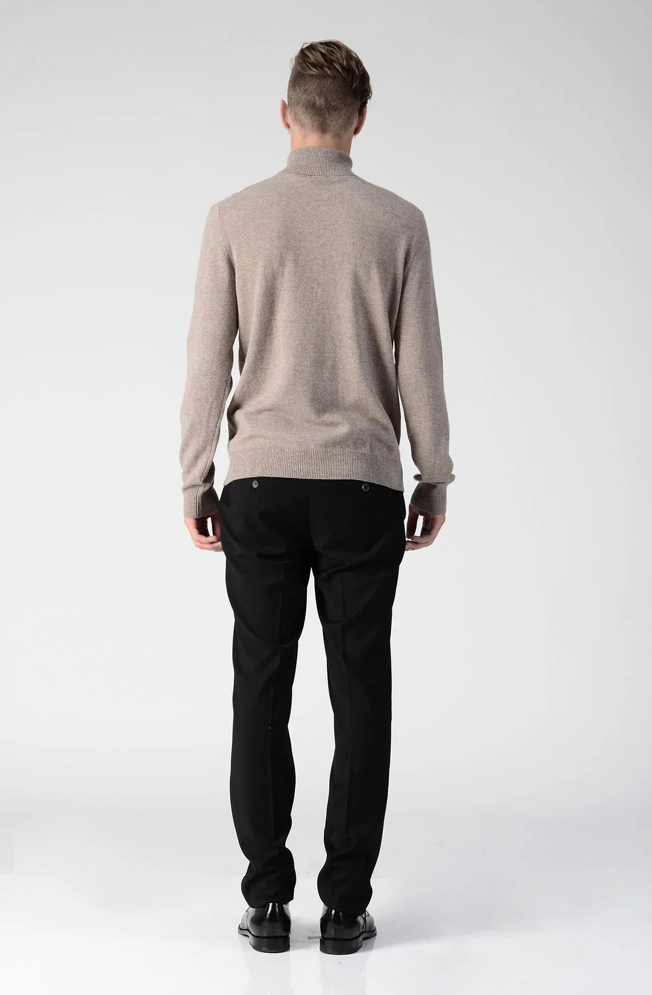 Men Turtleneck Sweater_Beige